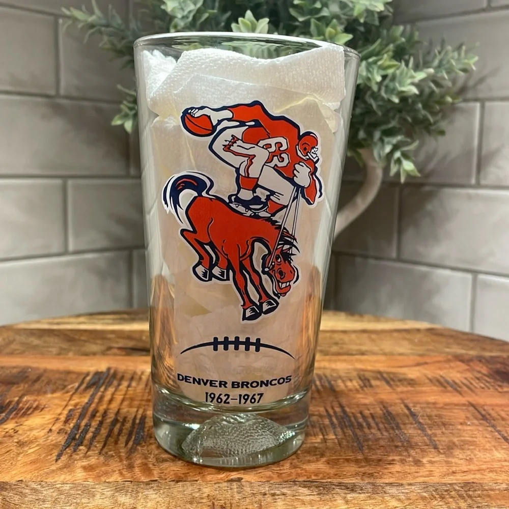 Denver Broncos Arby’s Collectors Series Glass 2010. Excellent Condition 🏈